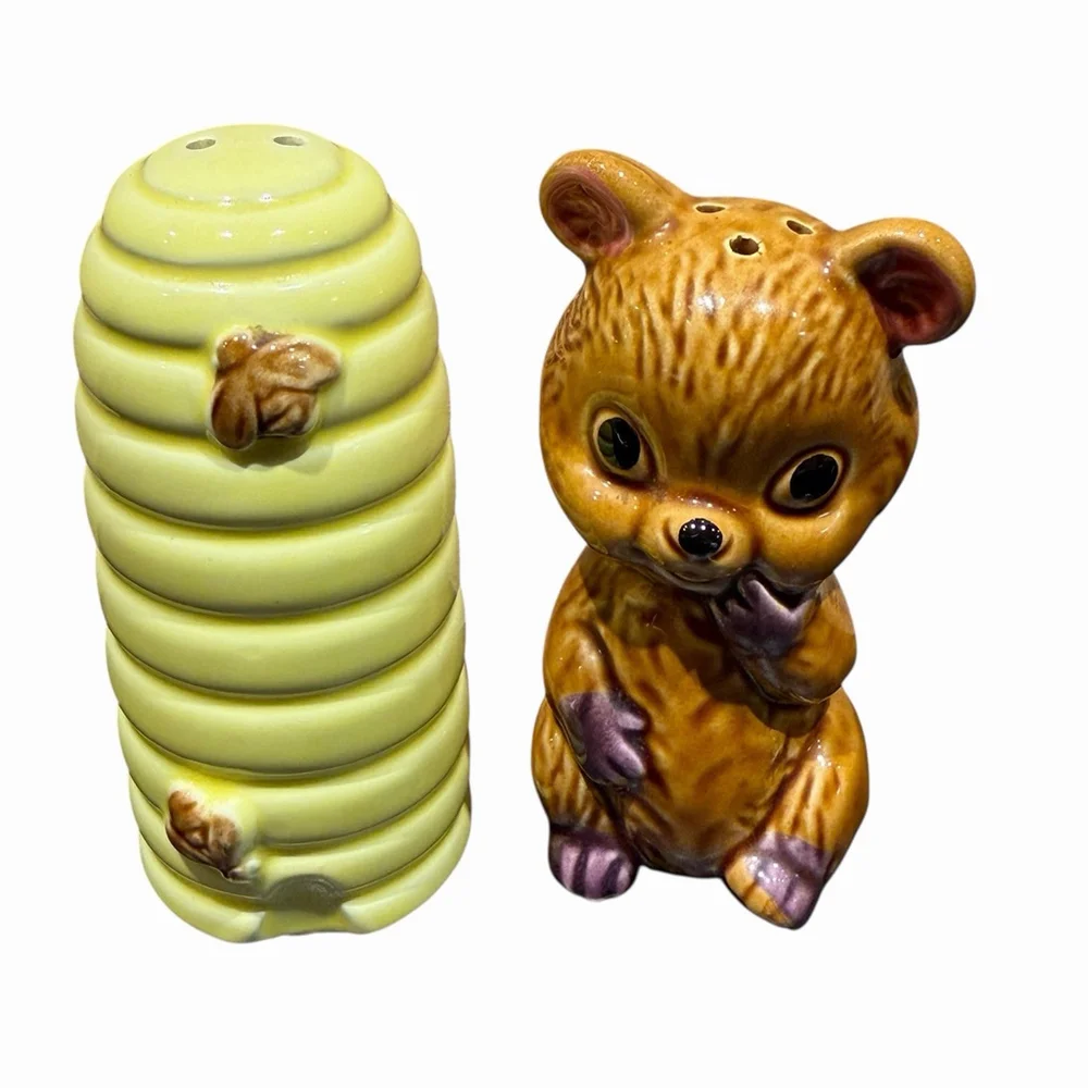 Vintage‎ Bear Beehive Honey Bees Honey Pot Novelty Salt and Pepper Shakers Japan